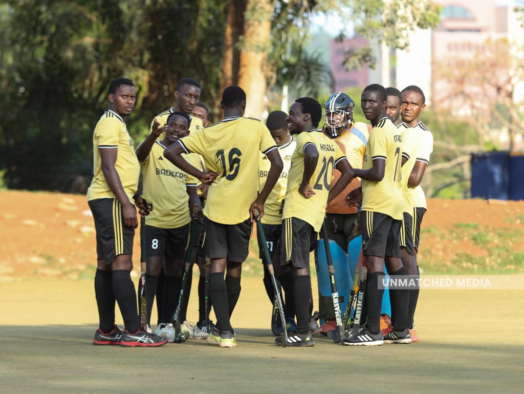 Team discuses tactics prematch